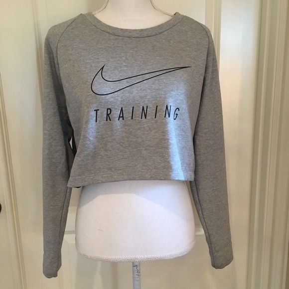Nike Tops - Women’s Nike Versa Long Sleeve